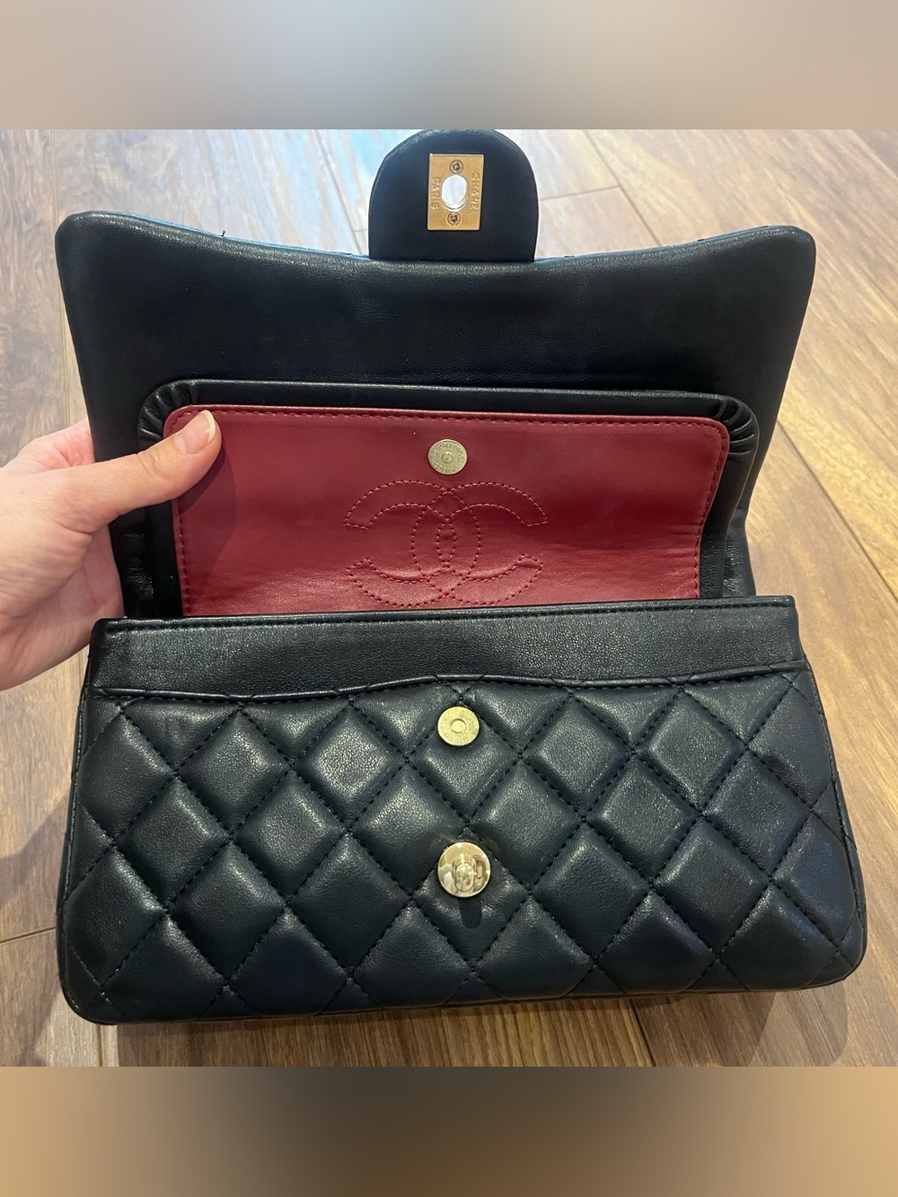 Black Quilted Shoulder Bag with Gold CC Turnlock - Picture 5 of 10